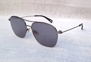 แว่นตายุโรเปียนคราฟท์โดยช่างฝีมือชาวดัตช์ จี–สตาร์ รอว์ G–STAR RAW ตัวแท้ มือหนึ่ง สต็อกเก่าทศวรรษ 2000 ผลงานของศิลปินจากอัมสเตอร์ดัม โจส ฟอน ทิลเบิร์ก–Jos Van Tilburg เลนส์โพลีคาร์บอเนท ออริจินัล จี–สตาร์ รอว์ สีเทาทหาร เท่มาก น.น.24g ขนาดมาตรฐาน–Standard One Size 142mm สวมใส่ได้ทุกขนาดใบหน้า