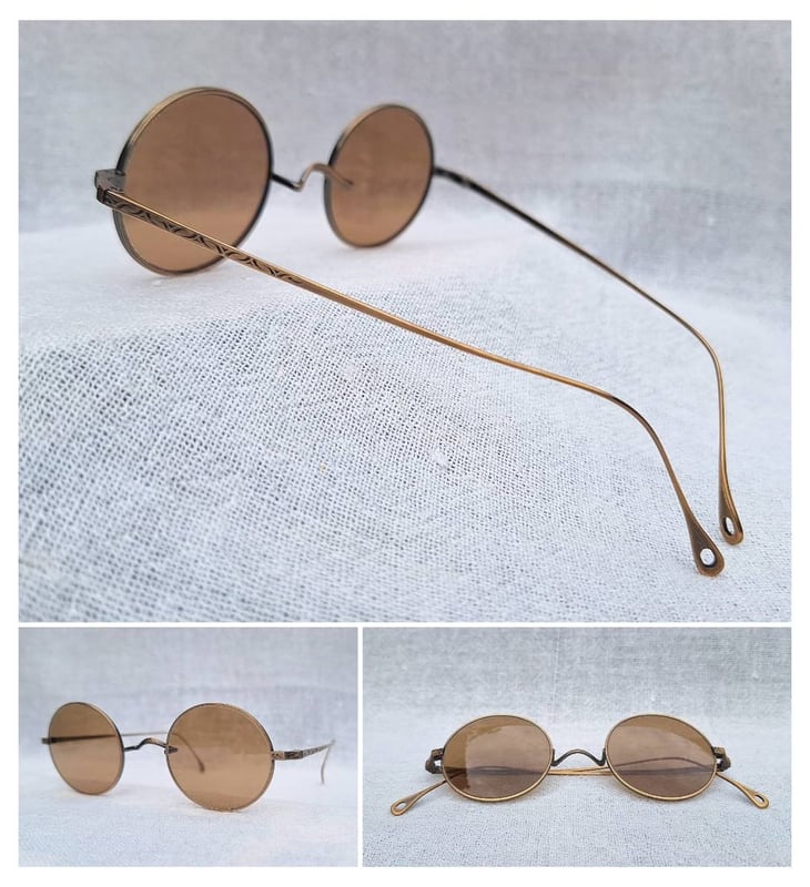 1 ในแว่นตาแฮนด์คราฟท์ที่ดีที่สุดของเมืองซาบาเอะ ดิกน่า–DIGNA ผลงานมาสเตอร์พีซของ ปารีส มิกิ สภาพเทพ เก่าเก็บทศวรรษ 2010 โมเดลหยดน้ำกลม–จอห์น เลนนอน กรอบไทเทเนียมบริสุทธิ์สีทองโบราณ–แกะลาย–คานอานม้า เลนส์กระจกคริสตัล FLYING HORUS สีตอร์ติญ่า ขนาดมาตรฐาน–Stanarad One Size 128mm สวมใส่ได้ทุกขนาดใบหน้า