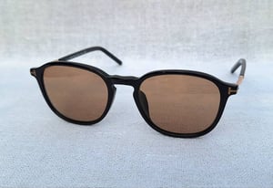 แว่นตาอเมริกันลักซ์ชัวรี ค.ศ.2016 ทอม ฟอร์ด–TOM FORD TF5397–F รุ่นที่สวมใส่โดย ไคโตะ ทาคาฮาชิ–Kaito Takahashi ศิลปินยอดนิยมชาวญี่ปุน ตัวแท้ สภาพเทพ โคตรเลนส์กระจกพระเจ้า CARL ZEISS JENA สีอำพัน–สว่าง ที่ได้รับยกย่องว่าดีที่สุดตลอดกาลของชนชาติเยอรมัน ขนาดมาตรฐานโมเดลนี้ 136mm สวมใส่ได้ทุกขนาดใบหน้า แว่นตาอเมริกันลักซ์ชัวรี ค.ศ.2016 ทอม ฟอร์ด–TOM FORD TF5397–F รุ่นที่สวมใส่โดย ไคโตะ ทาคาฮาชิ–Kaito Takahashi ศิลปินยอดนิยมชาวญี่ปุน ตัวแท้ สภาพเทพ โคตรเลนส์กระจกพระเจ้า CARL ZEISS JENA สีอำพัน–สว่าง ที่ได้รับยกย่องว่าดีที่สุดตลอดกาลของชนชาติเยอรมัน ขนาดมาตรฐานโมเดลนี้ 136mm สวมใส่ได้ทุกขนาดใบหน้า