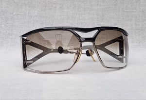 โคตรแว่นตาสตีมพังก์–สี่เหลี่ยม–นักบินใหญ่ ตัวประวัติศาสตร์ อะริสทริสต์–ARISTRIST AT9 รุ่นที่สวมใส่โดย มาซาฮิโระ โชโนะ แชมป์โลกมวยปล้ำเฮฟวี่เวทระดับตำนานชาวญี่ปุ่น อลังการงานเจแปนิสแฮนด์คราฟท์ยุค 90s เลนส์โพลีคาร์บอเนตกันแดด ป้องกัน UV100% ขนาดมาตรฐาน–โอเวอร์ไซซ์ 148mm อุ๊ต๊ะ เต็มหน้าเต็มตาดีจริง ๆ โคตรแว่นตาสตีมพังก์–สี่เหลี่ยม–นักบินใหญ่ ตัวประวัติศาสตร์ อะริสทริสต์–ARISTRIST AT9 รุ่นที่สวมใส่โดย มาซาฮิโระ โชโนะ แชมป์โลกมวยปล้ำเฮฟวี่เวทระดับตำนานชาวญี่ปุ่น อลังการงานเจแปนิสแฮนด์คราฟท์ยุค 90s เลนส์โพลีคาร์บอเนตกันแดด ป้องกัน UV100% ขนาดมาตรฐาน–โอเวอร์ไซซ์ 148mm อุ๊ต๊ะ เต็มหน้าเต็มตาดีจริง ๆ