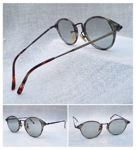 แว่นตาแฮนด์คราฟท์ฝรั่งเศสในตำนานศตวรรษที่ 20 เลส อัลส์–LES HALLES ตัวแท้ สภาพเทพ เก่าเก็บทศวรรษ1980 โมเดลอาร์ติสท์ หยดน้ำ–แพนโต้ จอห์น เลนนอน เลนส์กระจกคริสตัลญี่ปุ่นล้ำค่า ทิลโก้–TILCO by T.T. Lens Co.,Ltd มองเห็นดวงตาผู้สวมใส่ ขนาดมาตรฐาน–Standard One Size140mm ผลิตไซซ์เดียว สวมใส่ได้ทุกขนาดใบหน้า