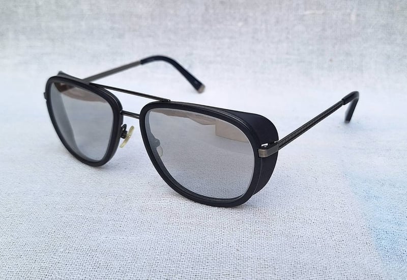 1 ในโคตรแว่นตาแฮนด์คราฟท์ที่ดีที่สุดของญี่ปุ่น มัตสึดะ–MATSUDA รุ่น M3023 ตัวประวัติศาสตร์ สวมใส่โดย โรเบิร์ต ดาวนีย์ จูเนียร์ ในอภิมหาภาพยนตร์อเมริกันซุปเปอร์ฮีโร่ IRON MAN ภาค 3 กรอบไทเทเนียมบริสุทธิ์สีเงินโบราณ–แกะลาย โล่กำบัง–อะซีเทต–อนุพันธุ์เส้นใยฝ้าย เลนส์กระจกคริสตัล UNION COLOR ขนาด 142mm 1 ในโคตรแว่นตาแฮนด์คราฟท์ที่ดีที่สุดของญี่ปุ่น มัตสึดะ–MATSUDA รุ่น M3023 ตัวประวัติศาสตร์ สวมใส่โดย โรเบิร์ต ดาวนีย์ จูเนียร์ ในอภิมหาภาพยนตร์อเมริกันซุปเปอร์ฮีโร่ IRON MAN ภาค 3 กรอบไทเทเนียมบริสุทธิ์สีเงินโบราณ–แกะลาย โล่กำบัง–อะซีเทต–อนุพันธุ์เส้นใยฝ้าย เลนส์กระจกคริสตัล UNION COLOR ขนาด 142mm