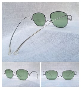 แว่นตาเจแปนิสแฮนด์คราฟท์ที่บางและเบาเหมือนกระดาษ เปเปอร์กลาส–PAPERGLASS ตัวแท้ สภาพเทพ เก่าเก็บทศวรรษ 2020 ผลงานออกแบบของ มาซาฮิโระ ซาวาดะ สร้างสรรค์โดยช่างฝีมือซาบาเอะ เลนส์กระจกคริสตัล ROHTO OPHTHALMIC สีเขียวธรรมชาติ ขนาดมาตรฐาน–Standard One Size 133mm สวมใส่ได้ทุกขนาดใบหน้า