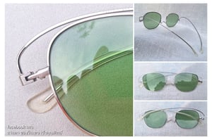 แว่นตาเจแปนิสแฮนด์คราฟท์ที่บางและเบาเหมือนกระดาษ เปเปอร์กลาส–PAPERGLASS ตัวแท้ สภาพเทพ เก่าเก็บทศวรรษ 2020 ผลงานออกแบบของ มาซาฮิโระ ซาวาดะ สร้างสรรค์โดยช่างฝีมือซาบาเอะ เลนส์กระจกคริสตัล ROHTO OPHTHALMIC สีเขียวธรรมชาติ ขนาดมาตรฐาน–Standard One Size 133mm สวมใส่ได้ทุกขนาดใบหน้า