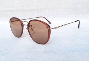 แว่นตาทองคำแท้–หุ้ม 12K GF สัดส่วนทองคำบริสุทธิ์ 50% เคนท์–KENT ตัวแท้ สภาพเทพ เก่าเก็บทศวรรษ 1980 อลังการงานสร้างโดยช่างฝีมือยุคโชวะ โคตรเลนส์กระจกคริสตัลพระเจ้า CARL ZEISS JENA ที่ได้รับยกย่องว่าดีที่สุดตลอดกาลของชนชาติเยอรมัน มองเห็นดวงตา น.น.27g ขนาดมาตรฐานโมเดลนี้ 131mm ไม่เล็ก สวมใส่สบายๆ