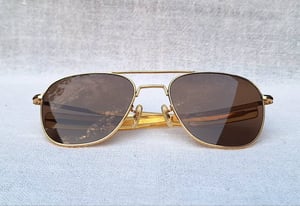 1 ใน 4 โคตรแว่นตาอเมริกันเสืออากาศยุคสงครามเวียดนาม คอมมานด์–COMMAND ตัวแท้ สภาพดีงาม วินเทจทศวรรษ 1970 ใช้งานทนุถนอม 23KGP อะร้าอร่ามสุดๆ โคตรเลนส์กระจกคริสตัลพระเจ้าล้ำค่า CARL ZEISS JENA ที่ได้รับยกย่องว่าดีที่สุดตลอดกาลของชนชาติเยอรมัน ขนาดมาตรฐาน–ใหญ่ 147mm สวมใส่ได้ทุกขนาดใบหน้า