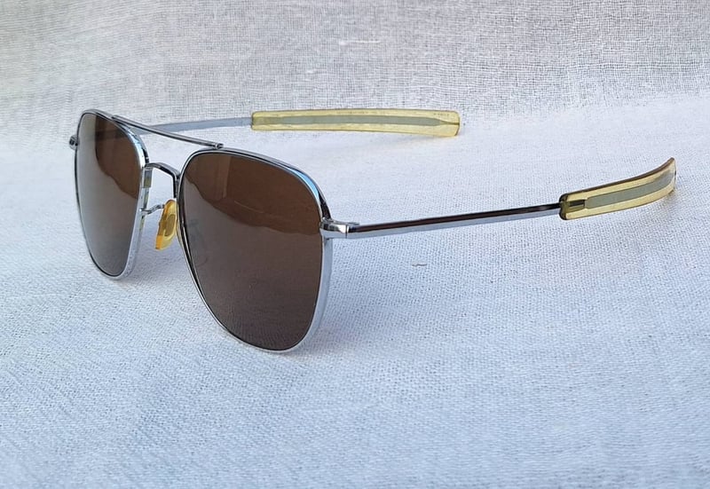 1 ใน 4 โคตรแว่นตาอเมริกันเสืออากาศทศวรรษ 1970s ยุคสงครามเวียดนาม คอมมานด์–เอโอ COMMAND–AO ตัวแท้ สภาพดีงาม วินเทจใช้งานถนอม  โคตรเลนส์กระจกคริสตัลพระเจ้าอันล้ำค่า คาร์ล ไซส์ เยนา–CARL ZEISS JENA ที่ได้รับยกย่องว่าดีที่สุดตลอดกาลของชนชาติเยอรมัน น.น.38g ขนาดมาตรฐาน–ใหญ่ 147mm สวมใส่ได้ทุกขนาดใบหน้า