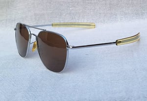 1 ใน 4 โคตรแว่นตาอเมริกันเสืออากาศทศวรรษ 1970s ยุคสงครามเวียดนาม คอมมานด์–เอโอ COMMAND–AO ตัวแท้ สภาพดีงาม วินเทจใช้งานถนอม  โคตรเลนส์กระจกคริสตัลพระเจ้าอันล้ำค่า คาร์ล ไซส์ เยนา–CARL ZEISS JENA ที่ได้รับยกย่องว่าดีที่สุดตลอดกาลของชนชาติเยอรมัน น.น.38g ขนาดมาตรฐาน–ใหญ่ 147mm สวมใส่ได้ทุกขนาดใบหน้า