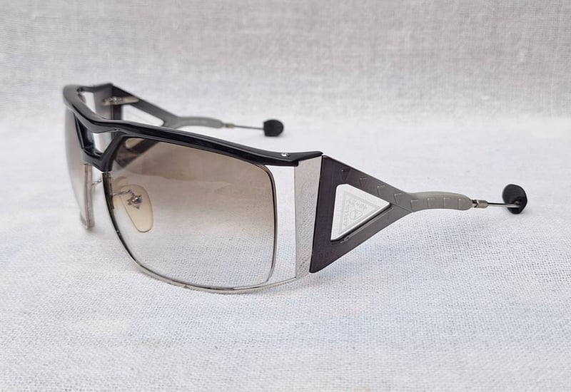 โคตรแว่นตาสตีมพังก์–สี่เหลี่ยม–นักบินใหญ่ ตัวประวัติศาสตร์ อะริสทริสต์–ARISTRIST AT9 รุ่นที่สวมใส่โดย มาซาฮิโระ โชโนะ แชมป์โลกมวยปล้ำเฮฟวี่เวทระดับตำนานชาวญี่ปุ่น อลังการงานเจแปนิสแฮนด์คราฟท์ยุค 90s เลนส์โพลีคาร์บอเนตกันแดด ป้องกัน UV100% ขนาดมาตรฐาน–โอเวอร์ไซซ์ 148mm อุ๊ต๊ะ เต็มหน้าเต็มตาดีจริง ๆ โคตรแว่นตาสตีมพังก์–สี่เหลี่ยม–นักบินใหญ่ ตัวประวัติศาสตร์ อะริสทริสต์–ARISTRIST AT9 รุ่นที่สวมใส่โดย มาซาฮิโระ โชโนะ แชมป์โลกมวยปล้ำเฮฟวี่เวทระดับตำนานชาวญี่ปุ่น อลังการงานเจแปนิสแฮนด์คราฟท์ยุค 90s เลนส์โพลีคาร์บอเนตกันแดด ป้องกัน UV100% ขนาดมาตรฐาน–โอเวอร์ไซซ์ 148mm อุ๊ต๊ะ เต็มหน้าเต็มตาดีจริง ๆ