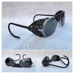 โคตรแว่นตาก็อกเกิลส์–สตีมพังก์ฝรั่งเศสที่เก่าแก่ที่สุด ราคานักศึกษา ป.โท เซเบ–CÉBÉ ตัวแท้ มือหนึ่ง สต็อกเก่าทศวรรษ2000 โมเดลคลาสสิก–จีโอเมตริก–วงรี–ก็อกเกิลส์ กรอบราชสีห์เงิน–โล่นิรภัยหนังแท้–ถอดเข้าออกได้ เลนส์กระจกคริสตัลญี่ปุ่น UNION COLOR LENS by Union Optical ขนาดมาตรฐาน–Standard One Size 142mm