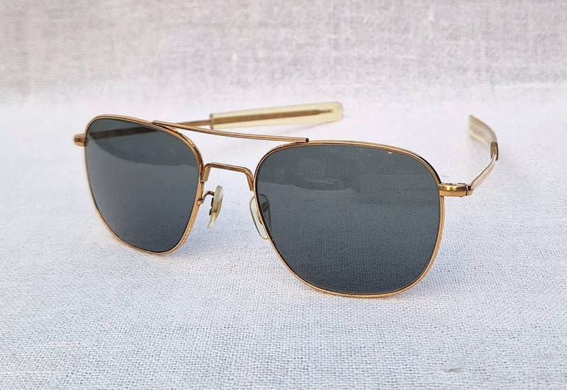 1 ใน 4 โคตรแว่นตาอเมริกันเสืออากาศยุคสงครามเวียดนาม ราคานักศึกษา คอมมานด์–เอโอ COMMAND–AO ตัวแท้ สภาพวินเทจใช้งานถนอม ทศวรรษ 1970 เลนส์กระจกคริสตัลญี่ปุ่นคุณภาพสูง UNION COLOR LENS by Union Optical Co., Ltd สีเขียวเทา น.น.39g  ขนาดมาตรฐาน–ใหญ่ 147mm สวมใส่ได้ทุกขนาดใบหน้า