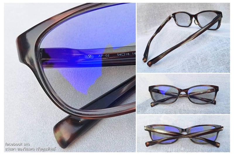 แว่นตาแฮนด์คราฟท์ชั้นสูงของญี่ปุ่น โฟร์นายส์–999.9 รุ่นAP–02 ตัวแท้ สภาพเทพ เก่าเก็บฤดูใบไม้ผลิ ค.ศ.2013 กรอบอะซีเทต–อนุพันธุ์เส้นใยฝ้าย–ลายกระ เลนส์ออโต้โพลีคาร์บอเนท ปรับสีอัตโนมัติ ป้องกันUV100% บานพับ Gyaku–R ลิขสิทธิ์ของโฟร์นายส์ น.น.23g ขนาดมาตรฐาน–Standard One Size140mm สวมใส่ได้ทุกขนาดใบหน้า