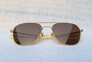 1 ใน 4 โคตรแว่นตาอเมริกันเสืออากาศยุคสงครามเวียดนาม คอมมานด์–COMMAND ตัวแท้ สภาพเทพ เก่าเก็บทศวรรษ 1970 กรอบทอง 23KGP อะร้าอร่ามสุดๆ โคตรเลนส์กระจกคริสตัลพระเจ้าล้ำค่า CARL ZEISS JENA ที่ได้รับยกย่องว่าดีที่สุดตลอดกาลของชนชาติเยอรมัน ขนาดมาตรฐาน–ใหญ่ 147mm สวมใส่ได้ทุกขนาดใบหน้า