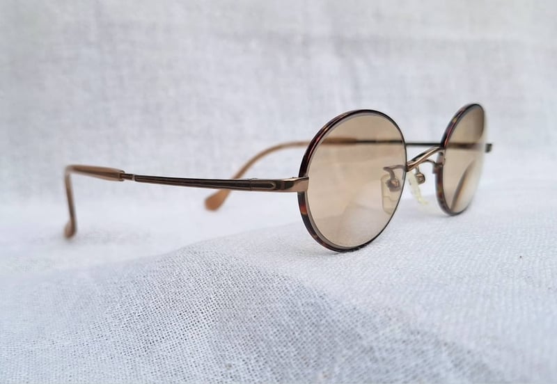 แว่นสายตาไบโฟคอล–เบต้าไททาเนียมจากเมืองซาบาเอะ ชาร์มังต์–CHARMANT อะควาลิเบอร์ตี้ ซีรีส์–Aqualiberty Series สภาพเทพ เก่าเก็บปี2022 โคตรเลนส์กระจกอังกฤษ 2 ชั้น ไบวิว–BIVUE โดย ไวส์แมน–อัลก้า ค่าสายตายาว +300 มองไกล +75 ชัดแจ๋วถึงปลายฟ้าใช้เป็นแว่นกันแดดได้ในตัว ขนาดมาตรฐาน130mm สวมใส่ได้ทุกขนาดใบหน้า