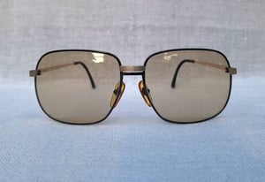 ที่สุดแห่งแว่นตาผู้ดีอังกฤษสายพันธุ์ลอนเดินเนอร์ อัลเฟรด ดันฮิลล์-ALFRED DUNHILL รุ่นหายาก 6090 คานแว่นมีกลไกยืดหยุ่น–Sprung Bridge ตัวแท้ สภาพเทพ เก่าเก็บทศวรรษ1990 โคตรเลนส์กระจก–ออโต้–อิตาเลียน บาร์เบรินี–BARBERINI ที่ได้รับยกย่องว่าเป็น 1 ในเลนส์กระจกแว่นตาที่ดีที่สุดในโลก ขนาดมาตรฐาน–ใหญ่ 142mm