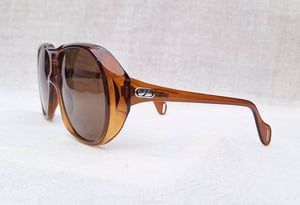 โคตรแว่นตาเยอรมันตะวันตก มาร์วิทซ์–ไซส์ MARWITZ–ZEISS ซีรีส์ตัวท็อป 8065 มือหนึ่ง สต็อกเก่าทศวรรษ 1970 อลังการงานสร้างสุดยอดวัสดุอ็อพทิล–Optyl สีอำพันโปร่งแสง โคตรเลนส์กระจกพระเจ้า CARL ZEISS JENA ที่ได้รับยกย่องว่าดีที่สุดตลอดกาลของชนชาติเยอรมัน ขนาดมาตรฐาน–ใหญ่ 148mm อืม.. เต็มหน้าเต็มตาดีจริง ๆ