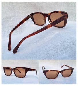 โคตรแว่นตาเซลลูลอยด์เกรดพรีเมียมจากเมืองซาบาเอะ เซ็นอิจิซากุ–SENICHISAKU ผลงานรุ่นที่ 5–the Fifth Work อันลือลั่นแห่งทศวรรษ 1980 ของปรมาจารย์เซ็น–อิจิ (Sen–Ichi) โคตรเลนส์กระจกคริสตัลพระเจ้าล้ำค่า คาร์ล ไซส์ เยนา ที่ได้รับยกย่องว่าดีที่สุดตลอดกาลของชนชาติเยอรมัน ขนาดมาตรฐาน–Standard One Size 140mm