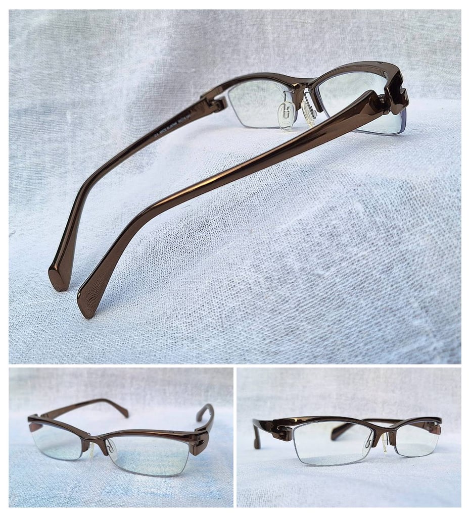 แว่นสายตาเจแปนิสแฮนด์คราฟท์ทศวรรษ 2010 ซิสเซิม–Z:ISM ตัวแท้ มือหนึ่ง สภาพเทพไม่เคยใช้งาน โมเดลคลาสสิก–สี่เหลี่ยมผืนผ้า–แคบ กรอบโลหะสีทอง–โกลเดนบราวน์ เลนส์บลูโพรเทค มัลติโค้ท ค่าสายตา +275 ป้องกันแสงสีฟ้าที่อันตรายจากคอมพิวเตอร์ทุกชนิด ขนาดมาตรฐาน–ฟรีไซซ์ 144mm สวมใส่ได้ทุกขนาดใบหน้า แว่นสายตาเจแปนิสแฮนด์คราฟท์ทศวรรษ 2010 ซิสเซิม–Z:ISM ตัวแท้ มือหนึ่ง สภาพเทพไม่เคยใช้งาน โมเดลคลาสสิก–สี่เหลี่ยมผืนผ้า–แคบ กรอบโลหะสีทอง–โกลเดนบราวน์ เลนส์บลูโพรเทค มัลติโค้ท ค่าสายตา +275 ป้องกันแสงสีฟ้าที่อันตรายจากคอมพิวเตอร์ทุกชนิด ขนาดมาตรฐาน–ฟรีไซซ์ 144mm สวมใส่ได้ทุกขนาดใบหน้า