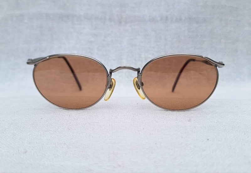 แว่นตาหัตถศิลป์จากแรงบันดาลใจของมหาวิหารโกธิค นิโคล โดย มัตสึดะ–NICOLE by MATSUDA 1 ในผู้ผลิตแว่นตาที่ดีที่สุดของญี่ปุ่น ตัวแท้ สภาพเทพ เก่าเก็บทศวรรษ1980 โคตรเลนส์กระจกพระเจ้า คาร์ล ไซส์ เยนา ที่ได้รับยกย่องว่าดีที่สุดตลอดกาลของชนชาติเยอรมัน ขนาดมาตรฐาน–Standard One Size128mm สวมใส่ได้ทุกขนาดใบหน้า