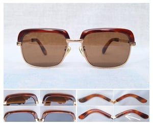 ราชันย์แห่งแว่นตาโบรว์ไลน์ ราคาพิเศษ นิคอน : กระดองเต่าแท้–NIKON : GENUINE TORTOISE SHELL วัสดุล้ำค่าจากท้องทะเล กรอบเบต้าไทเทเนียมสีทอง สภาพดีงาม ใช้งานสุดทนุถนอม เลนส์กระจกพระเจ้า CARL ZEISS JENA ที่ได้รับยกย่องว่าดีที่สุดตลอดกาลของชนชาติเยอรมัน ขนาดมาตรฐาน–ใหญ่ 147mm อุ๊ต๊ะ..เต็มหน้าเต็มตาดีจริงๆ ราชันย์แห่งแว่นตาโบรว์ไลน์ ราคาพิเศษ นิคอน : กระดองเต่าแท้–NIKON : GENUINE TORTOISE SHELL วัสดุล้ำค่าจากท้องทะเล กรอบเบต้าไทเทเนียมสีทอง สภาพดีงาม ใช้งานสุดทนุถนอม เลนส์กระจกพระเจ้า CARL ZEISS JENA ที่ได้รับยกย่องว่าดีที่สุดตลอดกาลของชนชาติเยอรมัน ขนาดมาตรฐาน–ใหญ่ 147mm อุ๊ต๊ะ..เต็มหน้าเต็มตาดีจริงๆ