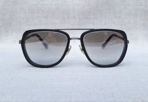 1 ในโคตรแว่นตาแฮนด์คราฟท์ที่ดีที่สุดของญี่ปุ่น มัตสึดะ–MATSUDA รุ่น M3023 ตัวประวัติศาสตร์ สวมใส่โดย โรเบิร์ต ดาวนีย์ จูเนียร์ ในอภิมหาภาพยนตร์อเมริกันซุปเปอร์ฮีโร่ IRON MAN ภาค 3 กรอบไทเทเนียมบริสุทธิ์สีเงินโบราณ–แกะลาย โล่กำบัง–อะซีเทต–อนุพันธุ์เส้นใยฝ้าย เลนส์กระจกคริสตัล UNION COLOR ขนาด 142mm 1 ในโคตรแว่นตาแฮนด์คราฟท์ที่ดีที่สุดของญี่ปุ่น มัตสึดะ–MATSUDA รุ่น M3023 ตัวประวัติศาสตร์ สวมใส่โดย โรเบิร์ต ดาวนีย์ จูเนียร์ ในอภิมหาภาพยนตร์อเมริกันซุปเปอร์ฮีโร่ IRON MAN ภาค 3 กรอบไทเทเนียมบริสุทธิ์สีเงินโบราณ–แกะลาย โล่กำบัง–อะซีเทต–อนุพันธุ์เส้นใยฝ้าย เลนส์กระจกคริสตัล UNION COLOR ขนาด 142mm