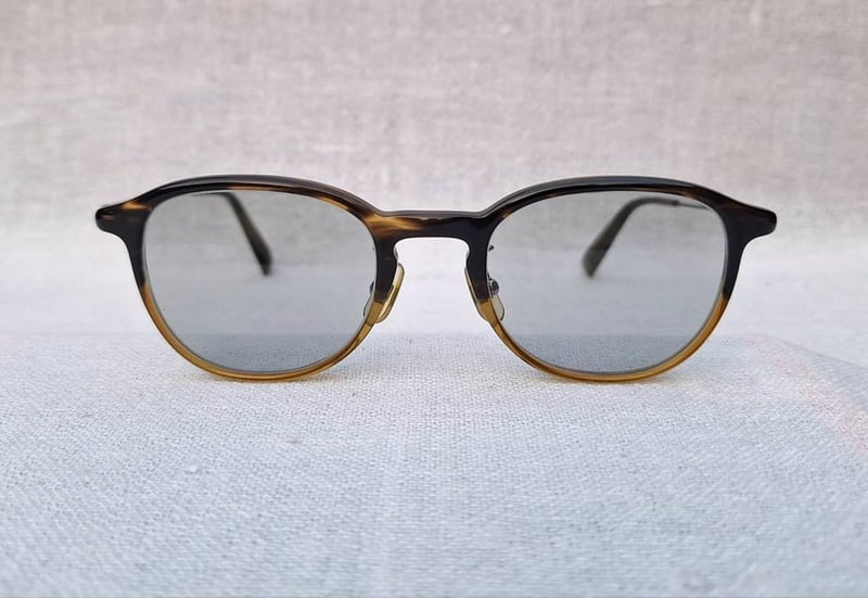 แว่นตาพรีเมียมคอลเคชั่นที่ดีที่สุดของ จินส์ เจแปน : เซลลูลอยด์ พบ ซาบาเอะ–JINS JAPAN : Celluloid Meet Sabae Collection สภาพเทพ เก่าเก็บทศวรรษ2010 โมเดลคลาสสิก–บอสซิงตัน เลนส์กระจกคริสตัลญี่ปุ่นล้ำค่า ทิลโก้–TILCO by T.T. Lens Co., Ltd มองเห็นดวงตาผู้สวมใส่ น.น.26g ขนาดมาตรฐาน–Standard One Size 140mm