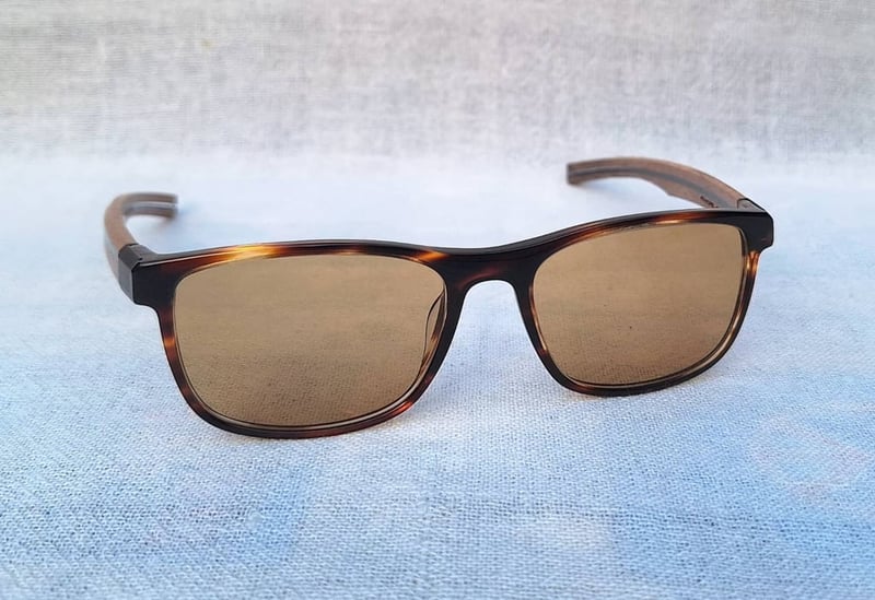 1 ในโคตรแว่นตาเก่าแก่และดีที่สุดของฝรั่งเศส โมเรล–MOREL มือหนึ่ง คอลเลคชัน ค.ศ. 2020 กรอบอะซีเทต–อนุพันธุ์เส้นใยพืช–ลายกระ จากโรงงานมาซซัคเคลลี ก้านขาไม้ไซคามอร์ผนึกแกนโพลีคาร์บอเนตใสขึ้นรูป สุดยอดบานพับ MIM ลิขสิทธิ์ของโมเรล โคตรเลนส์กระจกอิตาเลียน ซาฟิโร–SAFILO ป้องกันUV100% ขนาดมาตรฐาน–ใหญ่ 143mm