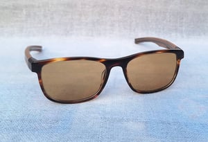 1 ในโคตรแว่นตาเก่าแก่และดีที่สุดของฝรั่งเศส โมเรล–MOREL มือหนึ่ง คอลเลคชัน ค.ศ. 2020 กรอบอะซีเทต–อนุพันธุ์เส้นใยพืช–ลายกระ จากโรงงานมาซซัคเคลลี ก้านขาไม้ไซคามอร์ประกบแกนโพลีคาร์บอเนตใสขึ้นรูป สุดยอดบานพับ MIM ลิขสิทธิ์ของโมเรล โคตรเลนส์กระจกอิตาเลียน ซาฟิโร–SAFILO ป้องกันUV100% ขนาดมาตรฐาน–ใหญ่143mm