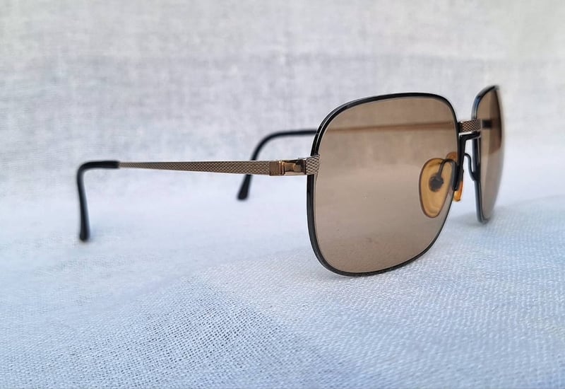 ที่สุดแห่งแว่นตาผู้ดีอังกฤษสายพันธุ์ลอนเดินเนอร์ อัลเฟรด ดันฮิลล์-ALFRED DUNHILL รุ่นหายาก 6090 คานแว่นมีกลไกยืดหยุ่น–Sprung Bridge ตัวแท้ สภาพเทพ เก่าเก็บทศวรรษ1990 โคตรเลนส์กระจก–ออโต้–อิตาเลียน บาร์เบรินี–BARBERINI ที่ได้รับยกย่องว่าเป็น 1 ในเลนส์กระจกแว่นตาที่ดีที่สุดในโลก ขนาดมาตรฐาน–ใหญ่ 142mm