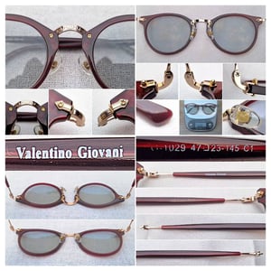 แว่นตาอิตาเลียนลักซ์ชัวรีแบรนด์ วาเลนติโน จิโอวานี–VALENTINO GIOVANI ตัวแท้ สภาพเทพ เก่าเก็บปลายทศวรรษ1990 กรอบอะซีเทต–อนุพันธุ์เส้นใยพืช–สีดาร์กเบอร์กันดี คานและมุมแว่น–งานทองเดินลาย เลนส์กระจกคริสตัลญี่ปุ่น ทิลโก้–TILCO by T.T. Lens ขนาดมาตรฐานโมเดลนี้–Standard One Size146mm สวมใส่ได้ทุกขนาดใบหน้า แว่นตาอิตาเลียนลักซ์ชัวรีแบรนด์ วาเลนติโน จิโอวานี–VALENTINO GIOVANI ตัวแท้ สภาพเทพ เก่าเก็บปลายทศวรรษ1990 กรอบอะซีเทต–อนุพันธุ์เส้นใยพืช–สีดาร์กเบอร์กันดี คานและมุมแว่น–งานทองเดินลาย เลนส์กระจกคริสตัลญี่ปุ่น ทิลโก้–TILCO by T.T. Lens ขนาดมาตรฐานโมเดลนี้–Standard One Size146mm สวมใส่ได้ทุกขนาดใบหน้า