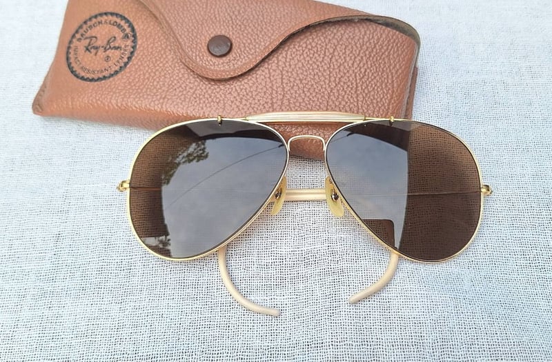 แว่นตา เรย์-แบน แสนสะท้าน ยูเอสเอ ตัวแท้–B&L RAY–BAN Aviator Outdoorsman MacArthur USA สภาพเทพ งามกริ๊บ เก่าเก็บทศวรรษ1970 คานบนประดับงา สนธิกำลังอย่างยิ่งใหญ่กับโคตรเลนส์กระจกพระเจ้า CARL ZEISS JENA ที่ได้รับยกย่องว่าดีที่สุดตลอดกาลของชนชาติเยอรมัน ขนาดมาตรฐาน–ใหญ่148mm อุ๊ต๊ะ เต็มหน้าเต็มตาดีจริงๆ