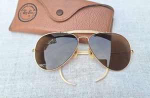 แว่นตา เรย์-แบน แสนสะท้าน ยูเอสเอ ตัวแท้–B&L RAY–BAN Aviator Outdoorsman MacArthur USA สภาพเทพ งามกริ๊บ เก่าเก็บทศวรรษ1970 คานบนประดับงา สนธิกำลังอย่างยิ่งใหญ่กับโคตรเลนส์กระจกพระเจ้า CARL ZEISS JENA ที่ได้รับยกย่องว่าดีที่สุดตลอดกาลของชนชาติเยอรมัน ขนาดมาตรฐาน–ใหญ่148mm อุ๊ต๊ะ เต็มหน้าเต็มตาดีจริงๆ