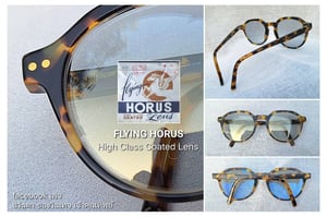 แว่นตามงกุฎ–หยดน้ำโดยช่างฝีมือชาวดัตช์ แอนโทนี–ANTONY by Eyes and More ตัวแท้ สภาพเทพ เก่าเก็บปลายทศวรรษ 2000 กรอบอะซีเทต–อนุพันธุ์เส้นใยพืช–เกรดพรีเมียม เลนส์กระจกคริสตัลญี่ปุ่น หายาก FLYING HORUS สีเทา–ท้องฟ้า มองเห็นดวงตาผู้สวมใส่ ป้องกัน UV 100% น.น.41g ขนาดมาตรฐาน–Standard One Size 142mm แว่นตามงกุฎ–หยดน้ำโดยช่างฝีมือชาวดัตช์ แอนโทนี–ANTONY by Eyes and More ตัวแท้ สภาพเทพ เก่าเก็บปลายทศวรรษ 2000 กรอบอะซีเทต–อนุพันธุ์เส้นใยพืช–เกรดพรีเมียม เลนส์กระจกคริสตัลญี่ปุ่น หายาก FLYING HORUS สีเทา–ท้องฟ้า มองเห็นดวงตาผู้สวมใส่ ป้องกัน UV 100% น.น.41g ขนาดมาตรฐาน–Standard One Size 142mm