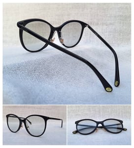ที่สุดแห่งแว่นตาลักซ์ชัวรีแบรนด์ฝรั่งเศสแถวหน้าของโลก ชาแนล–CHANEL รุ่น 3412–A ตัวแท้ สภาพเทพ เก่าเก็บ ค.ศ.2021 กรอบวัสดุไฮเอนด์–อะซีเทต–อนุพันธุ์เส้นใยพืช–ดำ เลนส์กระจกคริสตัลออโต้ฝรั่งเศส สีเทา–สว่าง ปรับความเข้มอัตโนมัติ ขนาดมาตรฐาน–Standard One Size 131mm ผลิตไซซ์เดียว สวมใส่ได้ทุกขนาดใบหน้า ที่สุดแห่งแว่นตาลักซ์ชัวรีแบรนด์ฝรั่งเศสแถวหน้าของโลก ชาแนล–CHANEL รุ่น 3412–A ตัวแท้ สภาพเทพ เก่าเก็บ ค.ศ.2021 กรอบวัสดุไฮเอนด์–อะซีเทต–อนุพันธุ์เส้นใยพืช–ดำ เลนส์กระจกคริสตัลออโต้ฝรั่งเศส สีเทา–สว่าง ปรับความเข้มอัตโนมัติ ขนาดมาตรฐาน–Standard One Size 131mm ผลิตไซซ์เดียว สวมใส่ได้ทุกขนาดใบหน้า