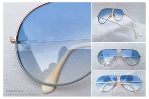 1 ในตำนานความยิ่งใหญ่ของแว่นตาฝรั่งเศสศตวรรษที่ 20 โซลอามอร์–SOL AMOR มือหนึ่ง สต็อกเก่าทศวรรษ 1980 โมเดลหยดน้ำตา–นักบิน–คานสไตลิช 2 ชั้น เลนส์โพลีคาร์บอเนตกันแดด สีฟ้าฝรั่งเศส–French Blue ป้องกัน UV100% น.น.เบาพิเศษ 25g ขนาดมาตรฐาน–ใหญ่ 145mm 1 ในตำนานความยิ่งใหญ่ของแว่นตาฝรั่งเศสศตวรรษที่ 20 โซลอามอร์–SOL AMOR มือหนึ่ง สต็อกเก่าทศวรรษ 1980 โมเดลหยดน้ำตา–นักบิน–คานสไตลิช 2 ชั้น เลนส์โพลีคาร์บอเนตกันแดด สีฟ้าฝรั่งเศส–French Blue ป้องกัน UV100% น.น.เบาพิเศษ 25g ขนาดมาตรฐาน–ใหญ่ 145mm