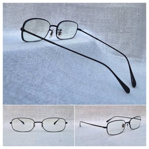 ที่สุดแห่งแว่นตาอเมริกันสายพันธุ์แคลิฟอร์เนียน โอลิเวอร์ พีเพิลส์-OLIVER PEOPLES สภาพเทพ เก่าเก็บทศวรรษ 2010 ผลงานช่างหัตถศิลป์ Eyevan Inc แห่งเมืองซาบาเอะ เลนส์บลูโพรเทค มัลติโค้ท ค่าสายตา +150 ป้องกันแสงสีฟ้าที่อันตรายจากคอมพิวเตอร์ทุกชนิด ขนาดมาตรฐาน–Standard One Size 130mm สวมใส่ได้ทุกขนาดใบหน้า