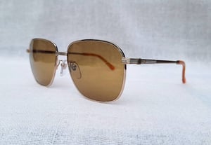 แว่นตาปารีเซียนลักซ์ชัวรีแบรนด์เก่าแก่ 154 ปี เอส.ที.ดูปองท์–S.T.DUPONT ตัวแท้ สภาพเทพ เก่าเก็บปลายทศวรรษ 1980 กรอบทองคำแท้–หุ้ม12KGF สัดส่วนทองคำบริสุทธิ์ 50% เลนส์กระจกคริสตัลญี่ปุ่นคุณภาพสูง UNION COLOR LENS by Union Optical Co., Ltd สีน้ำตาลตอร์ติญ่า ป้องกัน UV100% น.น.36g ขนาดมาตรฐาน 144mm