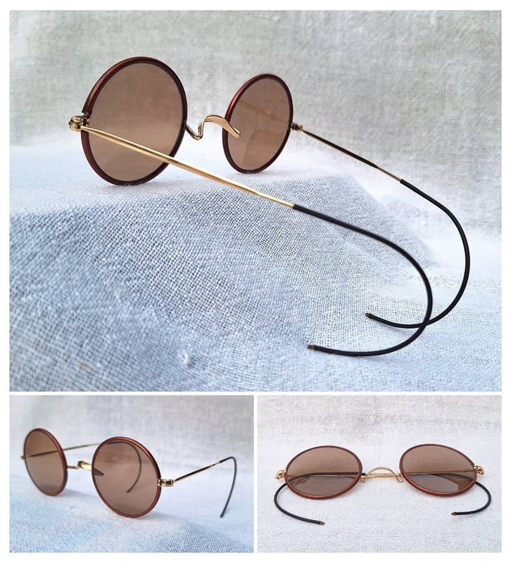 แว่นตาอเมริกันวินด์เซอร์ทศวรรษ 1940 AMERICAN WINDSOR GLASSES ตัวแท้ สภาพเทพ กรอบทองคำแท้–หุ้ม 12K GF ไม่ตอกตัวอักษร สัดส่วนทองคำบริสุทธิ์ 50% โคตรเลนส์กระจกพระเจ้า CARL ZEISS JENA ที่ได้รับยกย่องว่าดีที่สุดตลอดกาลของชนชาติเยอรมัน น.น.22g ขนาดมาตรฐาน–ใหญ่ของโมเดลนี้ 122mm สวมใส่ได้ทุกขนาดใบหน้า แว่นตาอเมริกันวินด์เซอร์ทศวรรษ 1940 AMERICAN WINDSOR GLASSES ตัวแท้ สภาพเทพ กรอบทองคำแท้–หุ้ม 12K GF ไม่ตอกตัวอักษร สัดส่วนทองคำบริสุทธิ์ 50% โคตรเลนส์กระจกพระเจ้า CARL ZEISS JENA ที่ได้รับยกย่องว่าดีที่สุดตลอดกาลของชนชาติเยอรมัน น.น.22g ขนาดมาตรฐาน–ใหญ่ของโมเดลนี้ 122mm สวมใส่ได้ทุกขนาดใบหน้า