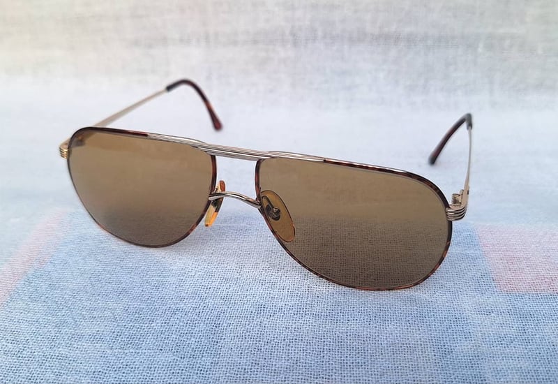 แว่นตาฝรั่งเศสแถวหน้าของโลก คริสเตียน ดิออร์ ปารีส–CHRISTIAN DIOR PARIS รุ่นหายาก 2553 40 ตัวแท้ สภาพเทพ เก่าเก็บทศวรรษ 1980 สนธิกำลังกับโคตรเลนส์กระจกคริสตัลอิตาเลียนวินเทจ ซาฟิโร–SAFILO สีน้ำตาล–ตอร์ติญ่า งดงามมาก ป้องกัน UV100% ขนาดมาตรฐาน–ใหญ่ 145mm