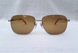 แว่นตาปารีเซียนลักซ์ชัวรีแบรนด์เก่าแก่ 154 ปี เอส.ที.ดูปองท์–S.T.DUPONT ตัวแท้ สภาพเทพ เก่าเก็บปลายทศวรรษ 1980 กรอบทองคำแท้–หุ้ม12KGF สัดส่วนทองคำบริสุทธิ์ 50% เลนส์กระจกคริสตัลญี่ปุ่นคุณภาพสูง UNION COLOR LENS by Union Optical Co., Ltd สีน้ำตาลตอร์ติญ่า ป้องกัน UV100% น.น.36g ขนาดมาตรฐาน 144mm