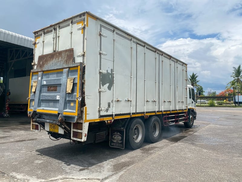 ISUZU FTR 220แรงม้า รถบรรทุก 10ล้อ ตู้แห้ง ISUZU FTR 220แรงม้า รถบรรทุก 10ล้อ ตู้แห้ง