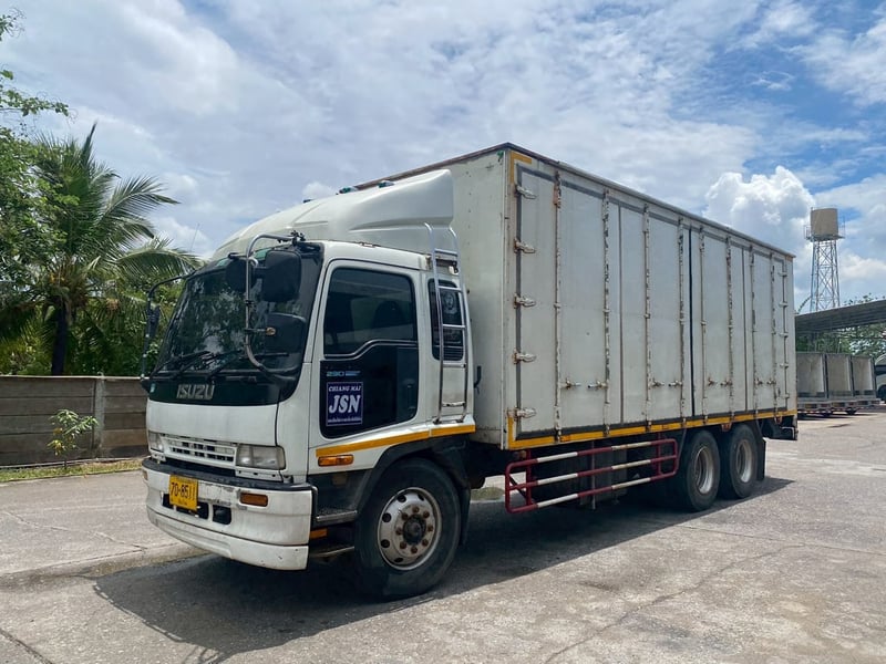 ISUZU FTR 220แรงม้า รถบรรทุก 10ล้อ ตู้แห้ง