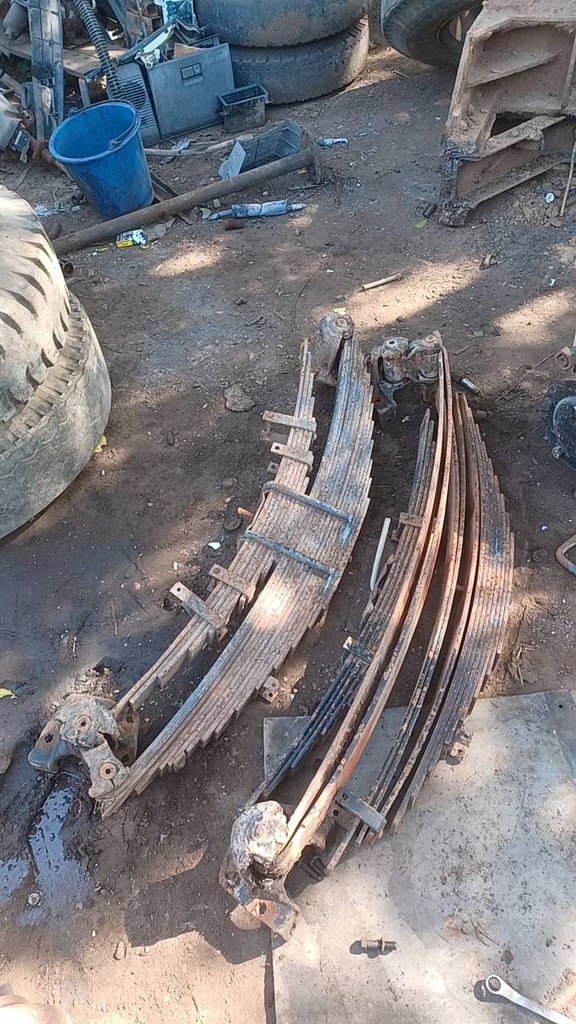 แหนบ ISUZU NPR เพลาF คู่ 6500 บาท 