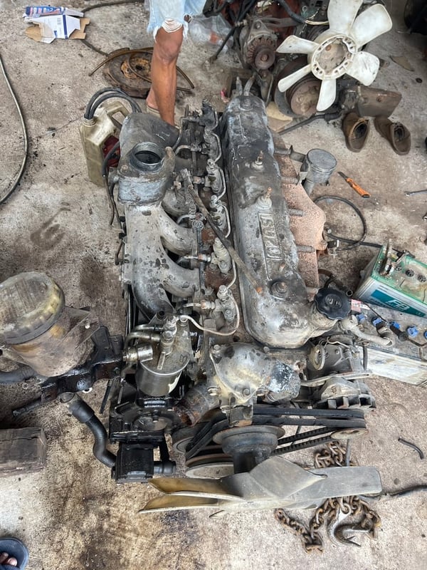 เครื่อง ISUZU 6BD1 165 แรงม้า 35000 บาท พร้อมใช้งาน