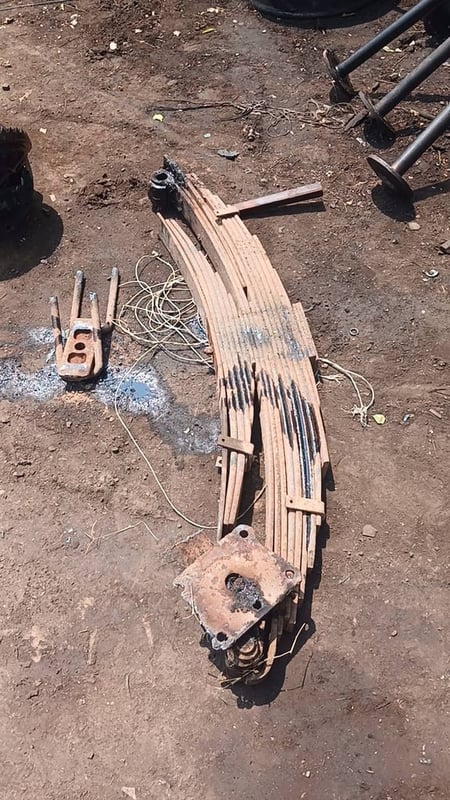 แหนบ1 คู่ 5800 บาท NPR115 เพลา F