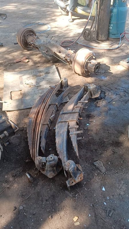 แหนบ ISUZU NPR เพลาF คู่ 6500 บาท 