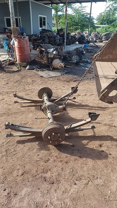 เพลาหลัง นิสสันฟอนเทียร์ 4800 บาท พร้อมแหนบ