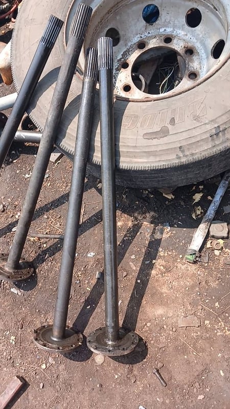 เพลาข้าง ISUZU NPR F เส้น3800 บาท พร้อมใช้งาน 