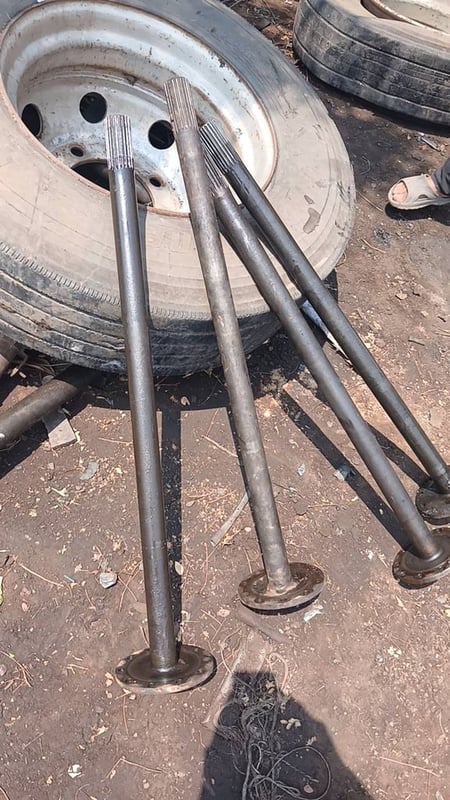 เพลาข้าง ISUZU NPR F เส้น3800 บาท พร้อมใช้งาน 