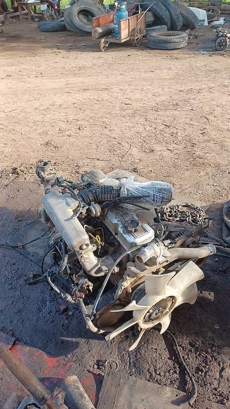 เครื่อง นิสสันฟอร์นเทีย TD27 19000 บาทพร้อมเกียร์ 